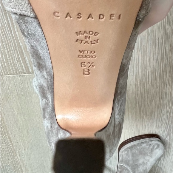 Casadei Bootie’s in a Cream Suede in Size 36 - Picture 15 of 15